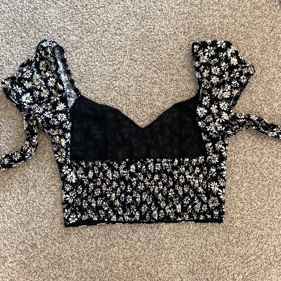 pacsun lottie moss tie back woven top in black and floral print - Picture 2 of 8